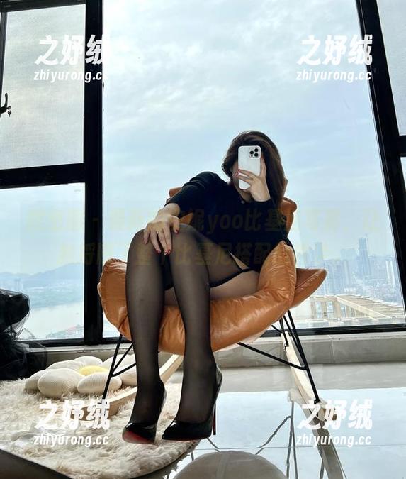 微密圈 - 最新的安妮yoo比基尼写真，让我捋顺了整个比基尼搭配的哲学。