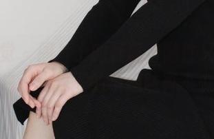 小众视觉 – 图片上的蓉蓉，随性又鲜明，黑白对比之下的小趣味真不少。