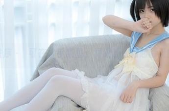 少女秩序 – 晞可在水手服里，竟然让人想起清晨的海边
