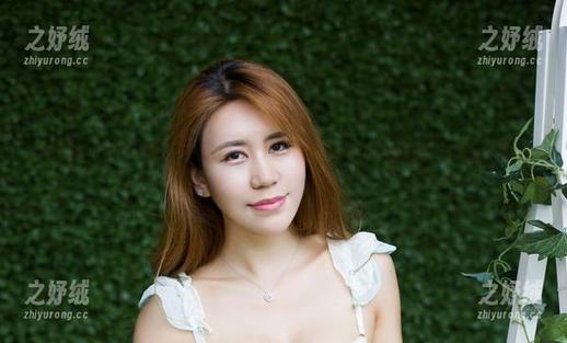 尤物馆 - 潘琳琳ber的美图惊艳又丰腴，图包里的小细节，真让人捉摸不透。