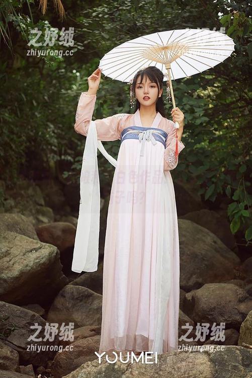 尤蜜荟 - 抖娘利世白色作品：分享前，有脑子吗？