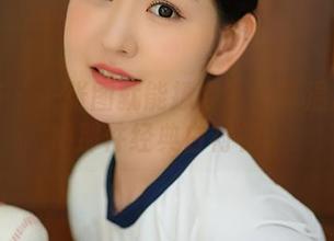 尤蜜荟 – 一张图就能撩你？分享温心怡与她那件经典白衬衫。