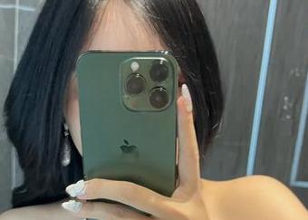微密圈 – 张鑫baby的美图大赏：韵味白姐姐，眼神中藏着半个八月的懒散与温柔。
