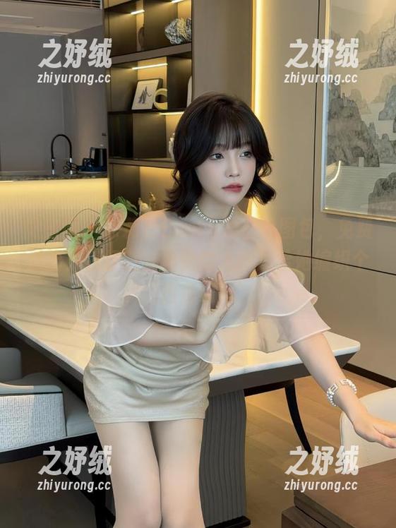 微密圈 - 徐莉芝Booty的白色图包，免费送出！我打赌，看到的人都想给她编织个‘白色缝隙’