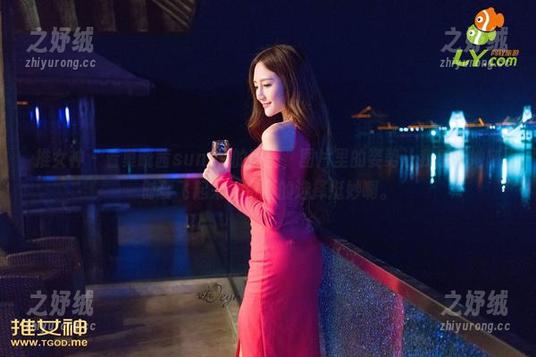 推女神 - 看莫晓茜sunny的瑜伽，图片里的姿势让我感觉她随时要飞起来，资源的选择挺妙啊。