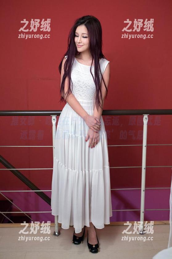 推女郎 - 吻熙在户外流连忘返，原图就是透露着‘我根本不想回家’的气息！
