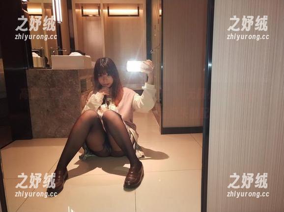 高清写真集“喜多川海梦万圣节”，无颜小天使wy又来撒娇，这次甚至还有南瓜头的配合！