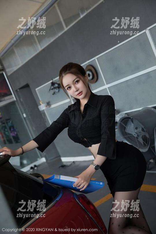 星颜社 - 看唐思琪的写真，我的注意力全被她眼镜上的光泽牵走了。