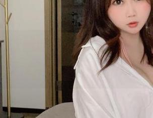 OMG!是依酱呀来了一场“纯白”线上分享,清纯又不失俏皮。