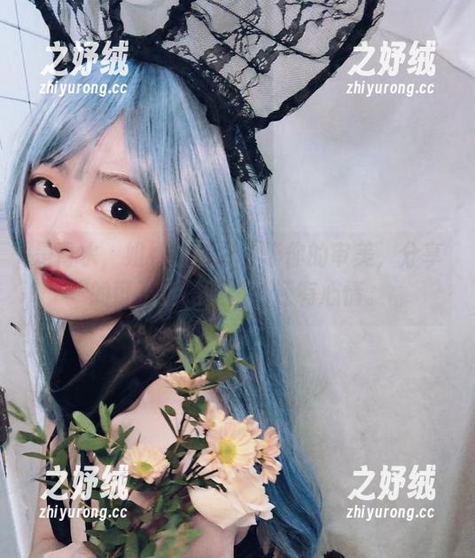 是青水，姐姐的套图升华你的审美，分享的可不止是画面，还有心情。