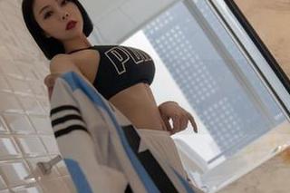 微密圈 – 果儿Victoria带来的少女写真集，究竟是实力还是颜值的较量？
