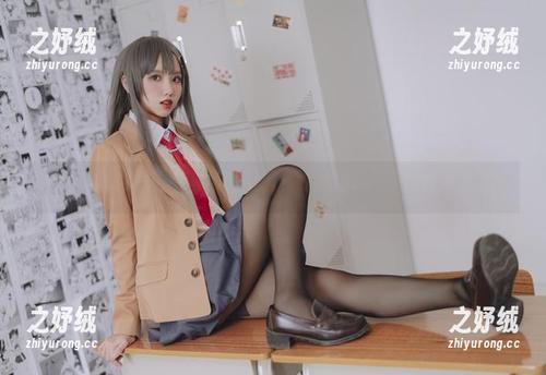 果咩酱w最新初恋女友风，比漫画还美的cos，期待偏差吗？