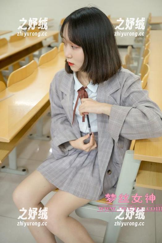 梦丝女神 - 精选灵唯校服纯白写真，果然简单的真理，总是让人意外。