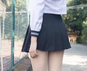 梦丝女神 – 灵唯的图集又来了，白到反光，差点把眼睛瞎了！纯白还是很有逼格的。