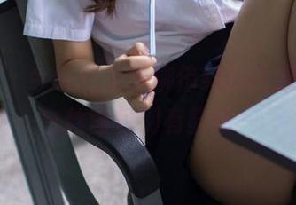 波萝社 – 今晚就来看柳侑绮的诱惑全套，白丝图包别有韵味～