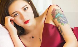 一旦打开洛丽塔大哥的厨娘图包，你就会觉得这一切都太“过瘾”了。