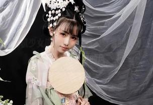 高清作品给了爆机少女喵小吉的女孩,莫名的亲切感,像是某个夏日午后经过的风。