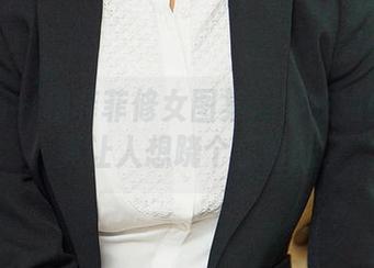 爱尤物 – 穆菲菲修女图集：穿衣如此优雅，真让人想跷个二郎腿。