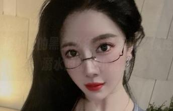 微密圈 – 猪小七的黑白必须全套呈现，像是在哲学里溺水的粉红小猪。