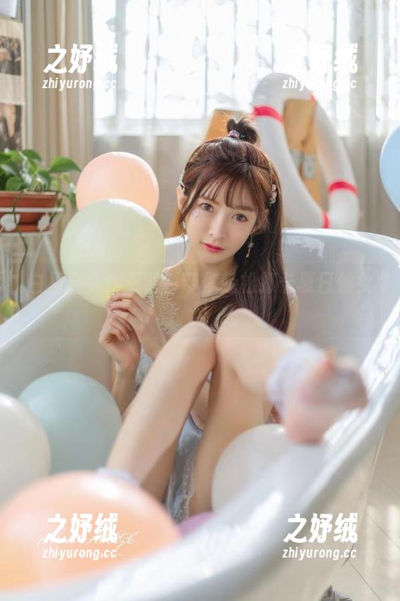白裙合集：王羽杉带你轻松打卡夏日仙女风
