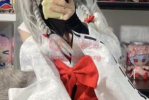 原图、壁纸，白栎Shirly教室里的另类美学，脑子里闪现了一堆话题…