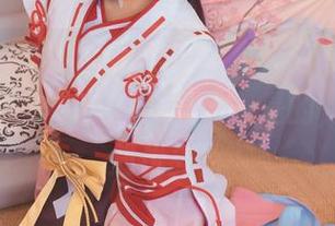 神乐坂真冬的旗袍黑贞写真，分享完你会立马想去办个VIP会员……是的，盾牌和剑优先！