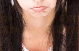 图片里的神楽坂真冬少女,好像在用全套在跟这个冬季打赌:谁最冷?