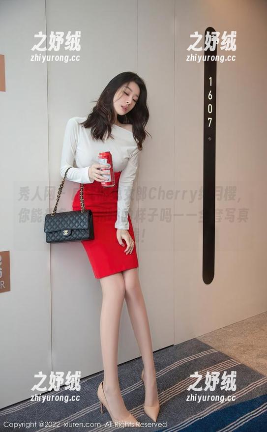 秀人网 - 威武的兔女郎Cherry绯月樱，你能想象她打招呼的样子吗——全套写真上线！