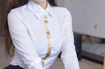 秀人网 – 原图直击，MODEL伊若的甜心：才华横溢的模特，连面包都得甘愿当配角！