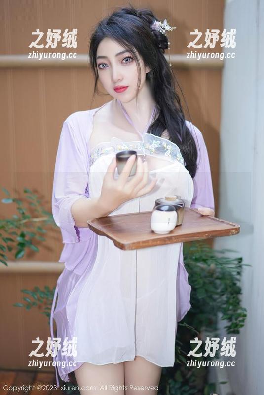 秀人网 - 姗姗就打奥特曼的圣诞写真，乍看一眼又想多看一眼的奇妙体验。