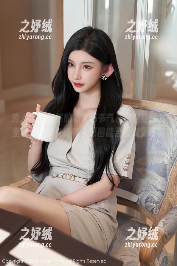 秀人网 - 安然的私人秘书气质，这些图片里混合了多少暧昧，原图能否展现更多呢？