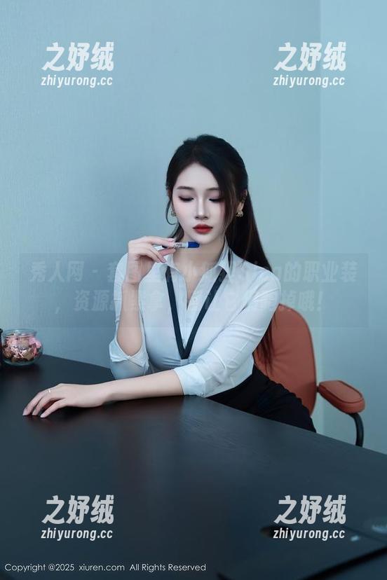 秀人网 - 套图里有小狐狸Sica的职业装，资源抓紧拿，别让它们跑掉哦！
