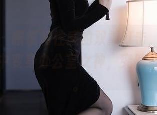 秀人网 – 眼镜和性感的双重打击，杨晨晨在高清中变身办公室女神，突然心花怒放。