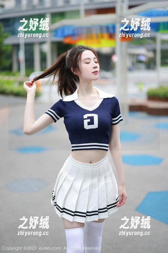 秀人网 - 玥儿玥的短裤美图图包，带你领略“夏天之短—这条短裤，让我怎能不爱”的魔力！