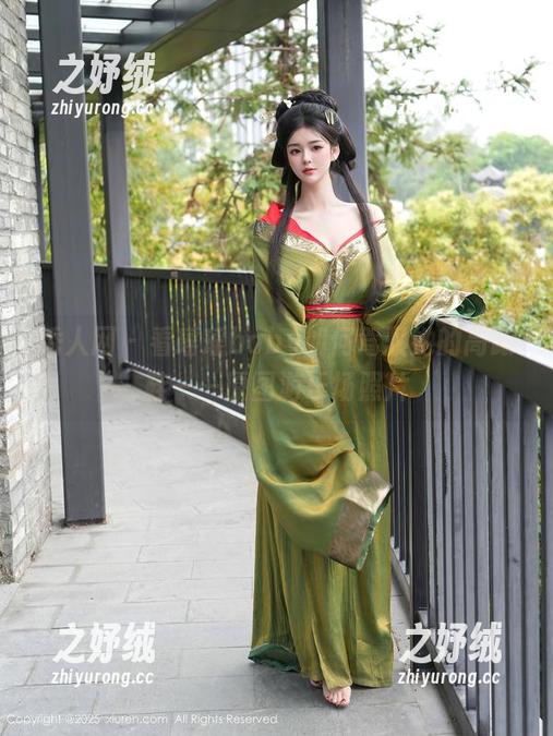 秀人网 - 看瑶瑶baby如何驾驭她的高跟鞋——原图游乐场照片