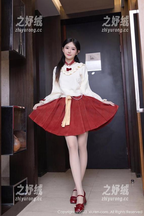 秀人网 - 谁说礼服只能婚礼穿？白微Sera带你体验一把套图分享的颠覆游戏！