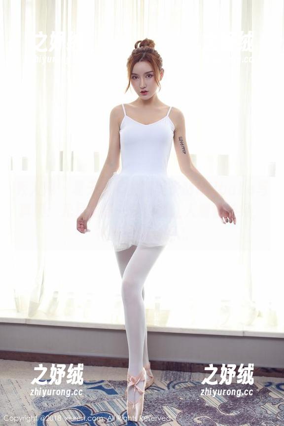 秀人网 - 夏天该有的糯美子MINIbabe写真集：光是随意一瞥都能让人绷紧神经，神奇的组合啊...