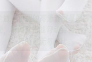 紧急企划 – 小恩的高清套图里厚白丝的那一道光，瞬间就把我勾动到另一个维度，真的是无与伦比。