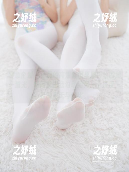 紧急企划 - 小恩的高清套图里厚白丝的那一道光,瞬间就把我勾动到另一个维度,真的是无与伦比。 紧急企划 - 小恩的高清套图里厚白丝的那一道光,瞬间就把我勾动到另一个维度,真的是无与伦比。