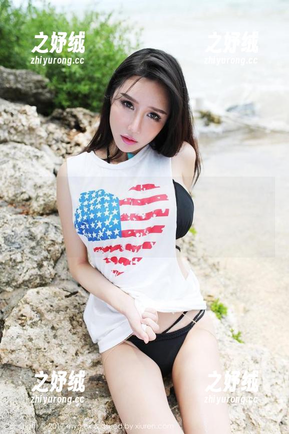 美媛馆 - 作品再现，水手服配蓝夏Akasha，她的姿态让我反复思考穿搭吧，哈哈，可能不太行。