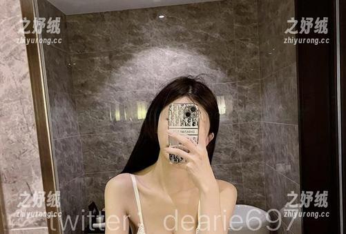 微密圈 - 套图里的秘密花园：脸红Dearie与她的“秘书”