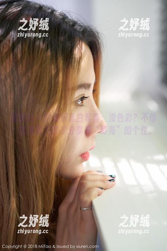 蜜桃社 - 伊素妍黑白写真：没色彩？不怕！图集里只和你分享最“明亮”的个性。