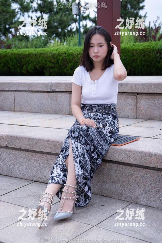 袜啵啵 - Oh，这个稚予的厚红丝作品集又更新了，真期待下一步的冒险，唔，想太多。