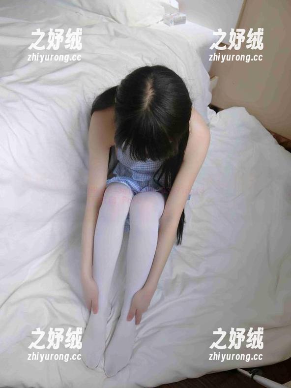 免费的白丝合集！西尔酱在野外跟风景，我默默吃瓜～