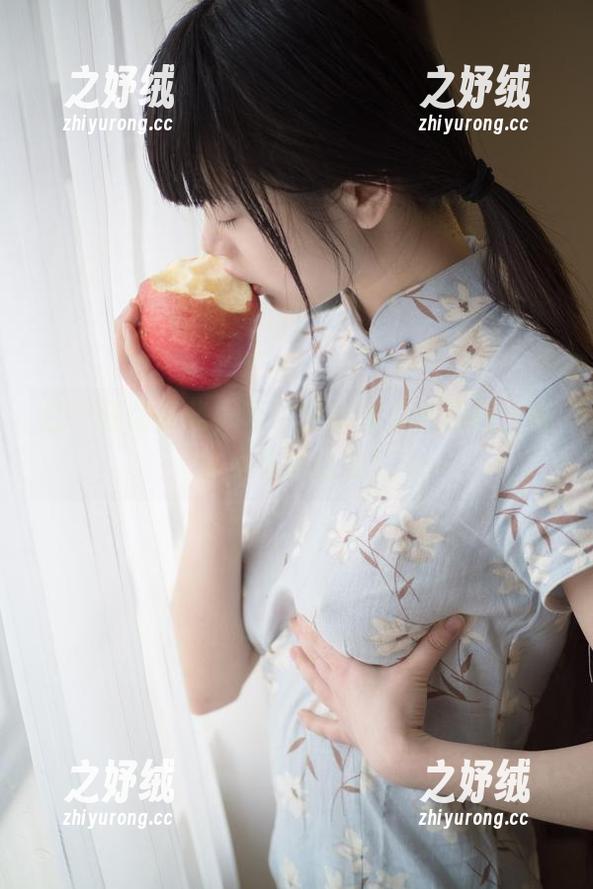 这个瑜伽姿势，西尔酱给你福利原图，快拿小本本记录！