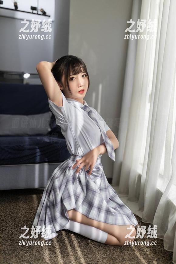 面饼仙儿变身眼镜狂，打破写真界的重力定律，资源来点小释放！