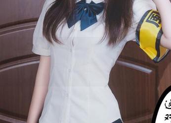 鹿八岁baby：穿上JK制服，竟然把我的袜子都穿歪了！还好照片没拍到！