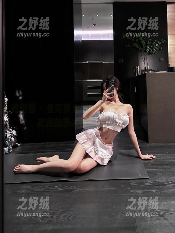 微密圈 - 看完黎允熙的纯白图片，我决定把我的艺术品改成白色了。