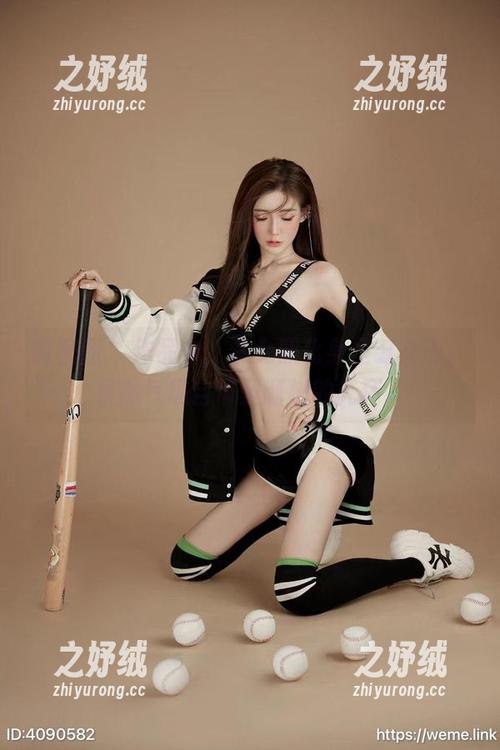 微密圈 - 作品中，黎允熙化身圣诞女王，果然气场自带圣诞树的光环。
