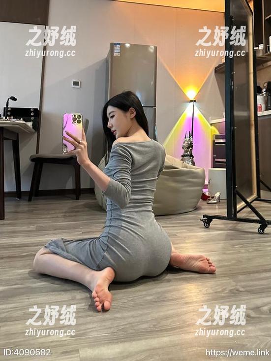 微密圈 - 黎允熙图包里的黑丝睡裙，或许是全宇宙最柔软的召唤，怀疑你也要入坑了！